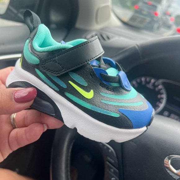 🔥Little kids Nike🔥Sneakers size 5 - Picture 2 of 6